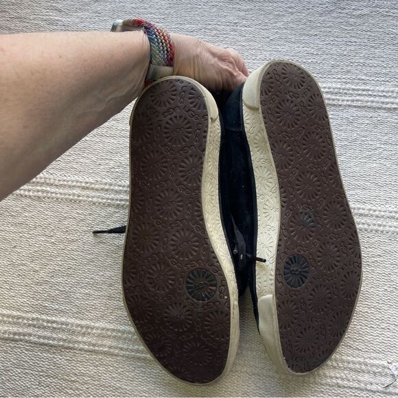 Ugg Suede Lace up Lined Sneakers, Size 8 - Picture 8 of 9